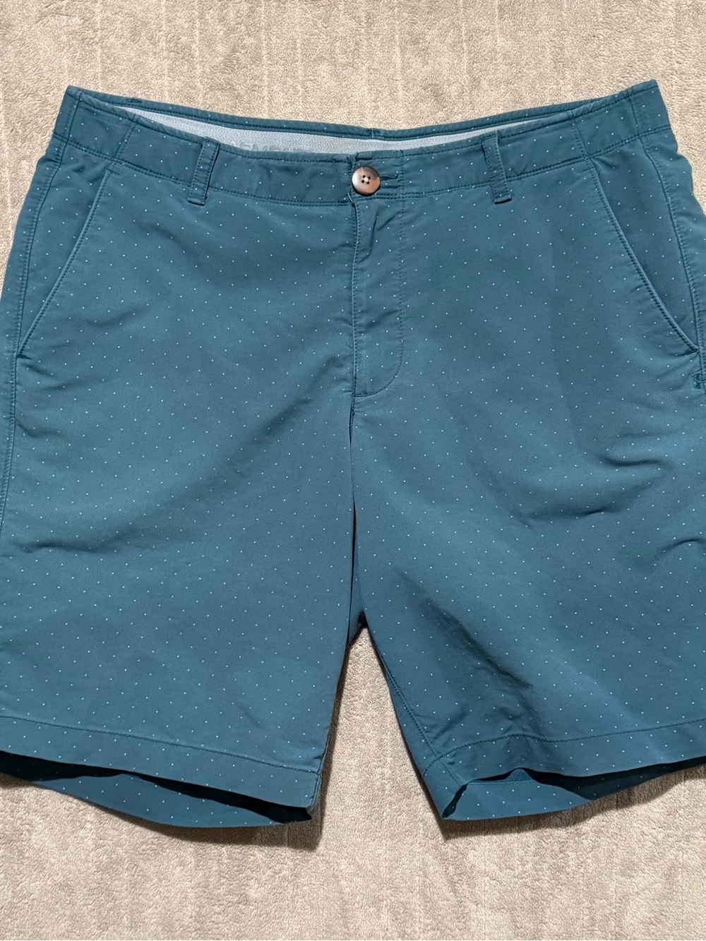 Under Armour Golf Shorts Green Match Play Polka Dot HeatGear Loose Mens 38 EUC